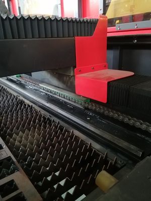금속 엽 섬유 레이저 절단 기계 1000W 1500W 2000W 3000W 단일 테이블 디자인
