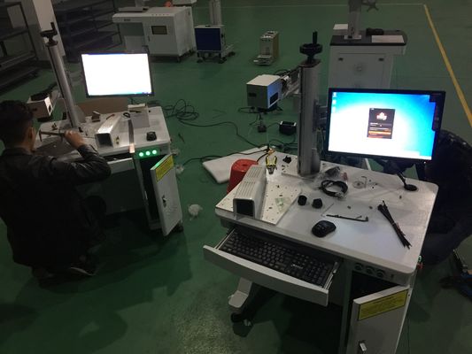 시프컷 제어 시스템 금속 보석을 새기 위한 30W 스플릿 섬유 레이저 표시 기계